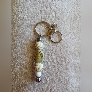 Beaded Leaf Keychain - Olive Green & White